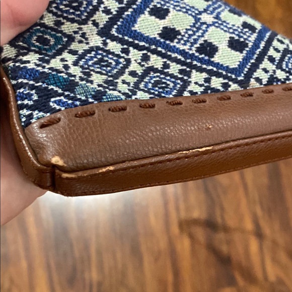 The Sak Bohemian Leather Crossbody Bag with Adjustable Straps & Multiple Pockets - Picture 9 of 9